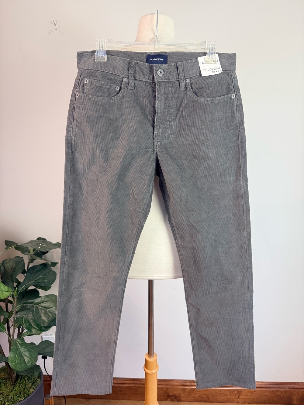 💋J. Crew Men’s Gray Corduroy Pants - Straight Fit size 29x32
